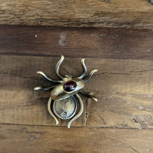 V. RARE 90's Linda Levinson Matte Gold, Rhinestone & Garnet Spider Ring, signed. - Picture 10 of 11